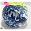 Image 1 : INNER WAVE ART GLASS PAPER WEIGHT