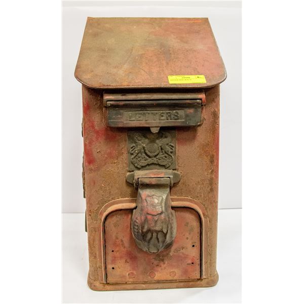 VINTAGE MAIL BOX