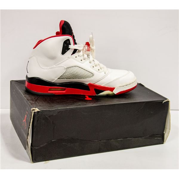 COLLECTIBLE NIKE AIR JORDAN 5