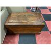 Image 1 : ANTIQUE DOVE TAILED WOOD STORAGE TRUNK HEAVY