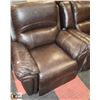 Image 5 : DAMAGED LEATHER ELECTRIC RECLINING LOVESEAT WITH
