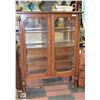 Image 1 : VINTAGE SOLID OAK DISPLAY CABINET