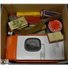 Image 1 : BOX WITH ASSORTED VINTAGE COLLECTIBLES