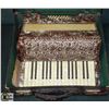 Image 1 : VINTAGE ALVARI ACCORDIAN