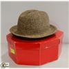 Image 1 : PAIR OF VINTAGE MENS HATS IN HAT BOX