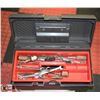 Image 1 : RUBBERMAID TOOLBOX WITH ASSORTED HANDTOOLS