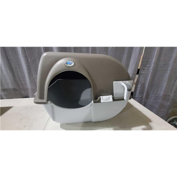 Omega Paw self cleaning cat litter box