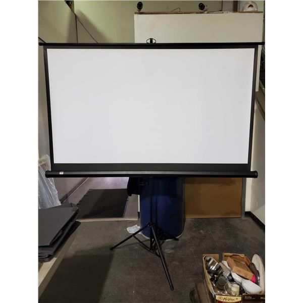 Prop Vue retractable video screen with stand