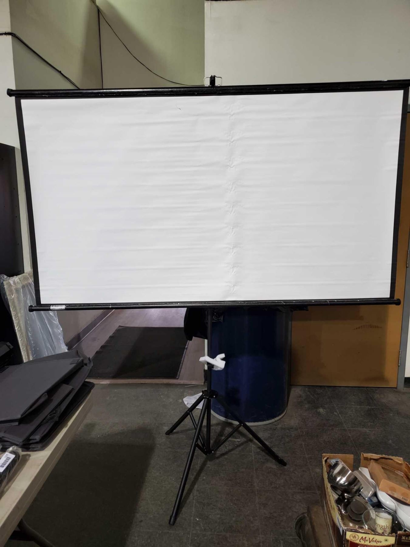 Recording Screen Prop Prop Vue retractable video screen with stand