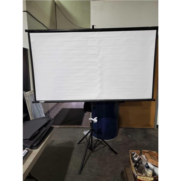 Prop Vue retractable video screen with stand