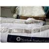 Image 2 : Northern Feather Canada Queen Pillows set of 2