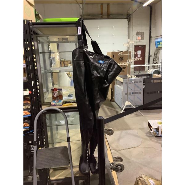 NEW Chest Waders size 39