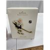 Image 3 : 2 Hallmark Keepsake NHL Players Christmas Ornaments Sidney Crosby and Mario Lemieux