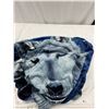 Image 1 : New Clean 80 x 80 Wolf Tapestry