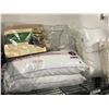 Image 2 : WHITE QUILTED DUVET AND AVANT GARDE WATERPROOF MATTRESS PAD, TWIN VIRGIN MERINO WOOL BLANKET AND 2