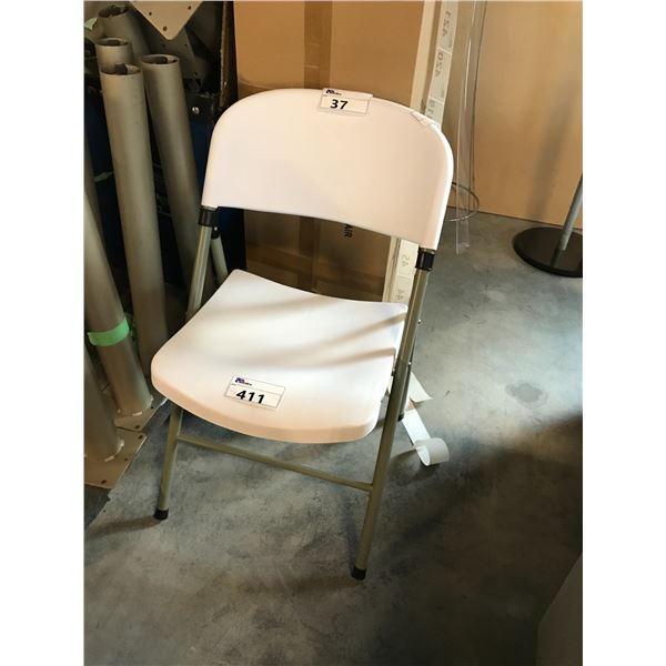 6 WHITE PLASTIC FOLDING CHAIRS