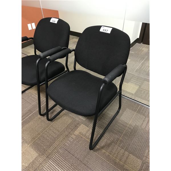 BLACK SLED BASE CLIENT CHAIR