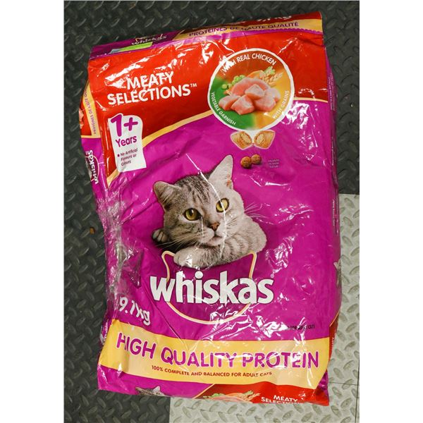 WHISKAS WITH REAL CHICKEN, VEGETABLE GARNISH,