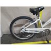Image 2 : Electra Cruiser 7 White Ladies Road Bike w/ Front Basket