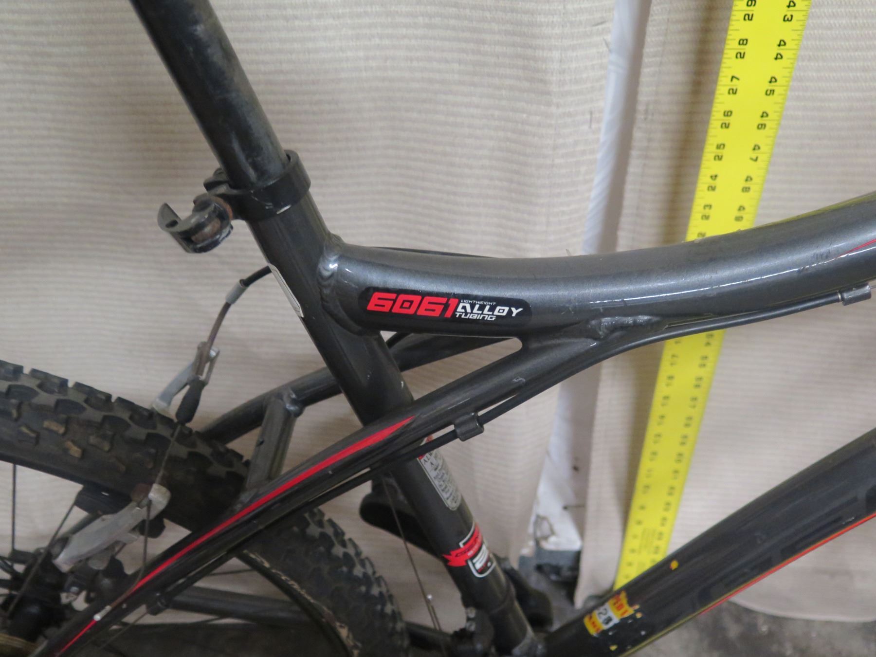 Ground Force Gray 6061 Alloy Tubing Mountain Bike - Oahu Auctions