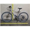 Image 8 : TREK Verve 3 Silver Hybrid Bike