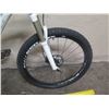 Image 8 : Santa Cruz Lanikai White Mountain Bike w/ Cross Tires