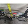 Image 8 : Schwinn Volare 1300 Black Hybrid Road Bike w/ Racing Handlebars