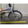 Image 8 : DAHON Glo Mariner D8 Silver Folding Bike w/ Rear Carrier Rack