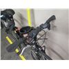 Image 8 : Specialized Sirrus Sport Black Road Bike