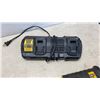 Image 2 : DEWALT CORDLESS 20V RECIPROCATING SAW WITH ONE BATTERY AND DOUBLE BATTERY CHARGER