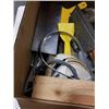 Image 2 : BOX OF DRYWALL AND PAINTING TOOLS