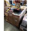 Image 1 : PALLET OF ESTATE GOODS