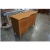 Image 2 : 8 DRAWER MODERN SERPENTINE DRESSER