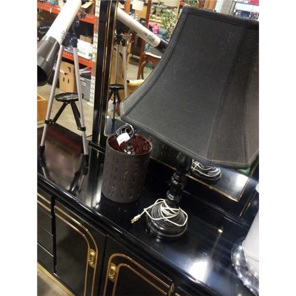 BLACK TABLE LAMP AND HANGING LAMP