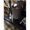 Image 2 : BLACK TABLE LAMP AND HANGING LAMP