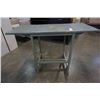 Image 2 : VINTAGE DROPSIDE ROLLING STAND