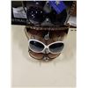 Image 2 : 10 PAIRS NEW SUNGLASSES ON DISPLAY