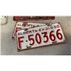 Image 2 : LOT OF VINTAGE LICENSE PLATES - SASKATCHEWAN AND ALBERTA