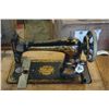 Image 2 : ANTIQUE SINGER TREADLE BASE SEWING MACHINE
