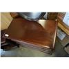 Image 2 : GIBBARD SOLID MAHOGANY 3 DRAWER DRESSER WITH MIRROR AND NIGHTSTAND