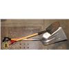 Image 1 : TWO SHOVELS