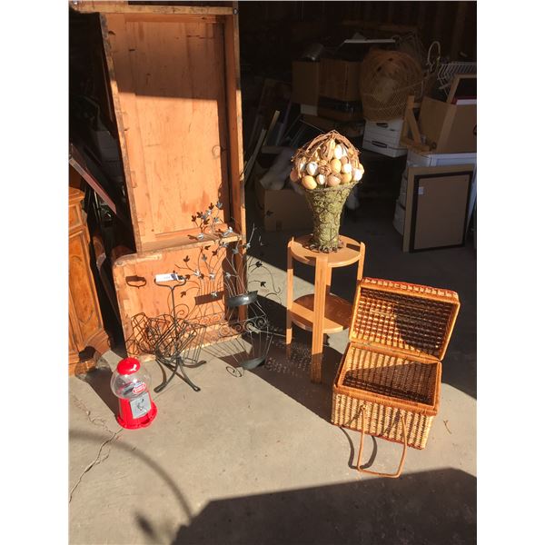 Bubblegum Machine (plastic), round table