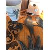 Image 4 : 4 bird houses, clay dog (bulldog), clay vase, metal wall hangings (2)