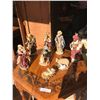 Image 1 : Nativity figurines (large) with barn/stable