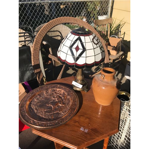 Brass plate, stained glass table lamps, jug)