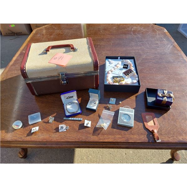 Incredible Large Baroque Pearl Necklace, costume jewellery w gold posts & jewellery case