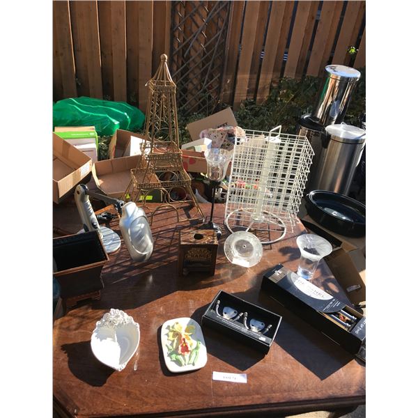 Metal rack, glass vase, hook pocket change machine, sunlight lamp (desk), Eiffel Tower wine bottle h