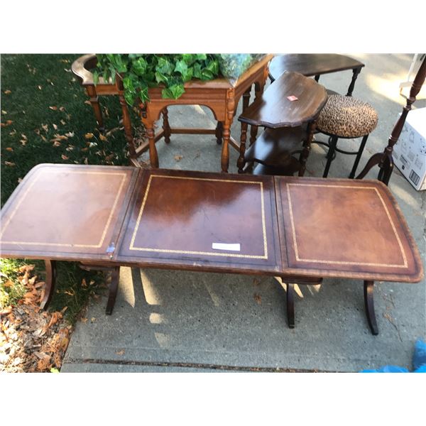 Expandable wood coffee table (incl. leaf, needs repair)