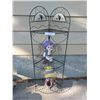 Image 1 : 3-tier metal garden shelf, 2 ceramic garden figures