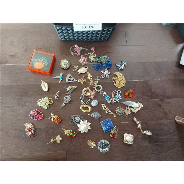 Asst costume jewellery